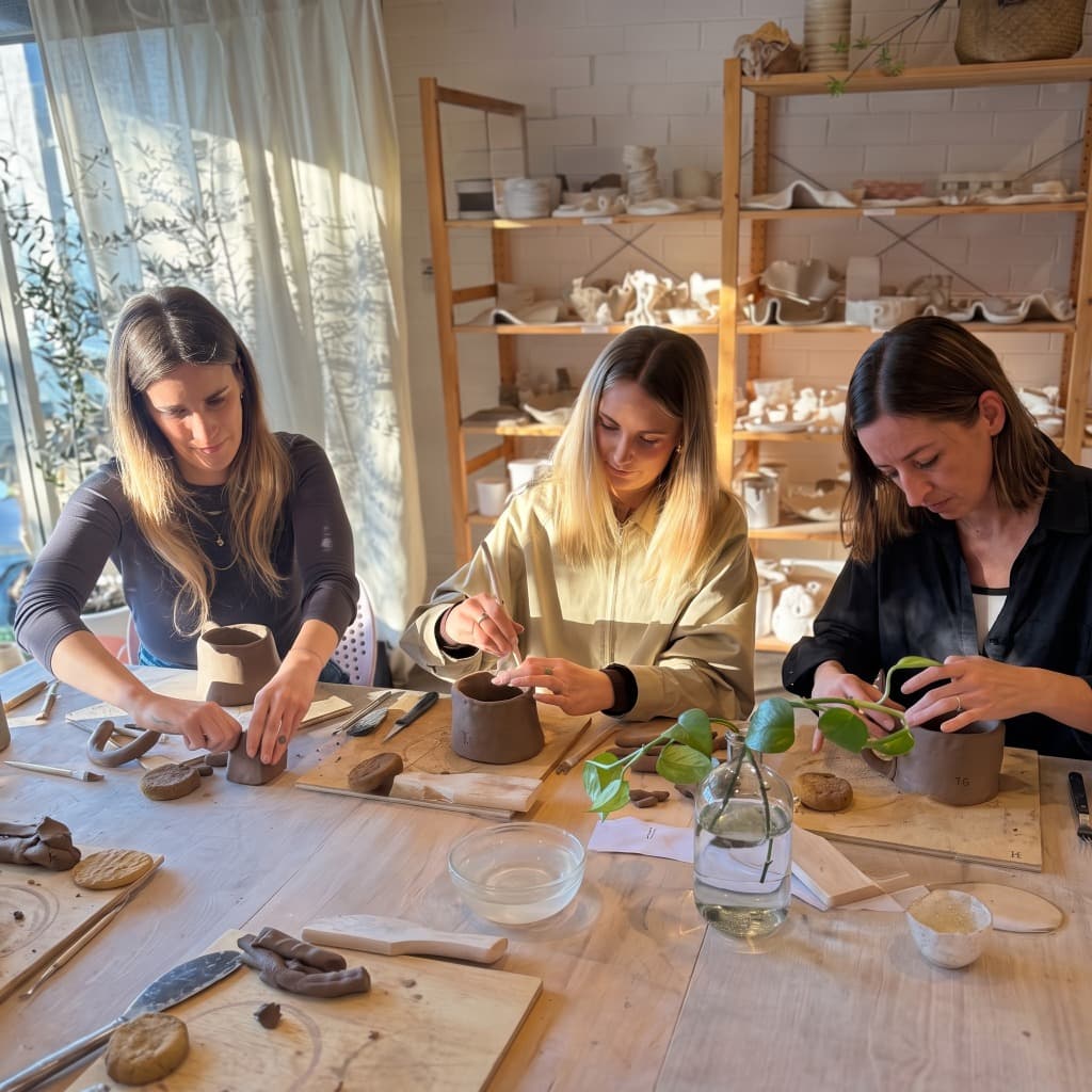 Talleres de Mañaneo: Cerámica, Café y Desayuno en Consuegra con Rosa Rodríguez
